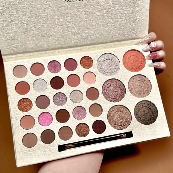 Eyeshadow Palette Luxury 31-Color - Picture 5 of 8